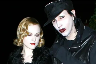 Marilyn Manson mě celé roky zneužíval a vymýval mi mozek, tvrdí herečka