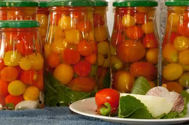 Jak uchovat rajčata: sušení, nakládání do octa a medu, rajčatová povidla