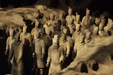 Vědci našli záhadnou hrobku čínského císaře velkou jako stadion: Rádi by do ní vstoupili, ale mají strach