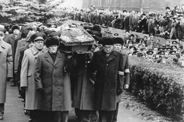 Trapas při pohřbu L. Brežněva předznamenal konec sovětské éry