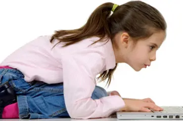 Prázdninové nástrahy internetu: Jak ochránit dítě?