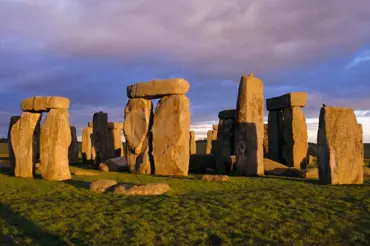 Kdo postavil Stonehenge? Analýza DNA vyvrátila všechny dosavadní spekulace