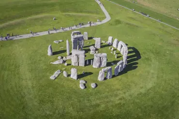 Důchodce odhalil technologii, která mohla postavit Stonehenge. Pohne jakýmkoli kamenem