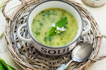 Zelený čtvrtek: Dle staré tradice byste měli sníst polévku z těchto jarních bylinek