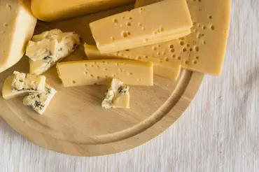 Nečekaně snadný způsob, jak rozeznat skutečný sýr od falešného