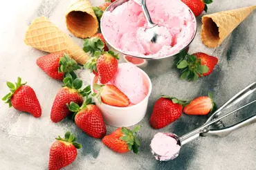 Jahodová zmrzlina za 5 minut: Stačí rozmixovat jahody a přidat pár ingrediencí