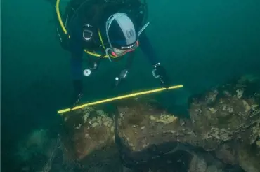 Potápěč na dně jezera nadzvedl starý rozbitý hrnec. Přivedl k objevu ztracené mayské Atlantidy