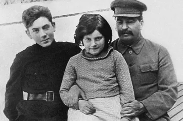 Krutý osud Stalinovy dcery Světlany: Prvně ji připravil o matku, pak o snoubence