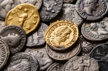 Muž hledal parohy a našel přitom vzácný poklad z doby Říma mimořádné ceny