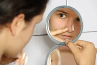 Jaké nemoci se dají vyčíst z obličeje: Tvář vám napoví, jaké potraviny vám škodí