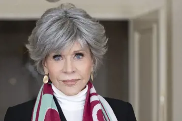 Jane Fonda porazila rakovinu a krátce poté si střihla kšeft jako modelka