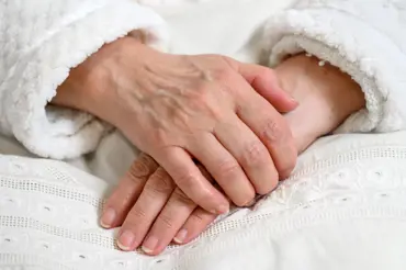 Tyto příznaky na rukou a nohou naznačují dlouhodobý nedostatek železa ve vašem těle