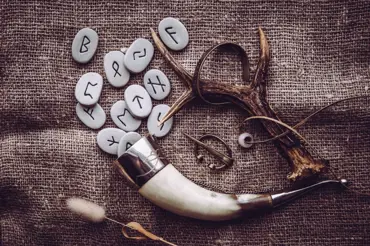 Vědec rozluštil nejzáhadnější vikinský runový nápis: Nic tajemného na něm nebylo