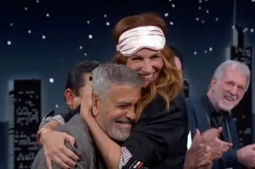 Julia Roberts a George Clooney v novém filmu: Proč líbačku natočili na 80. záběr