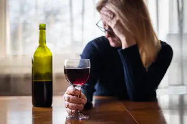 Petra (60): Závislost na alkoholu jsem si léta nechtěla přiznat. Léčit jsem se začala až díky vnučce