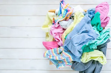 Hvězda úklidu prozradila své triky, jak skladovat v zimě letní oblečení