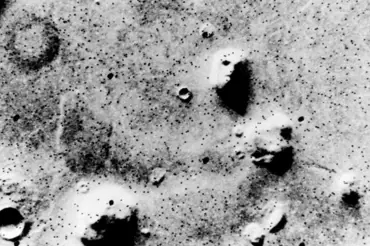 Toto jsou poslední snímky záhadné lidské tváře z Marsu. Do kauzy vnesly jen další nejasnosti