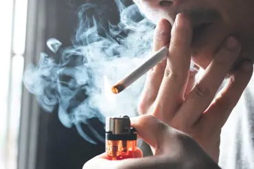 Jak se snadno zbavit otravného zápachu cigaretového kouře: Pomůže tento alkohol