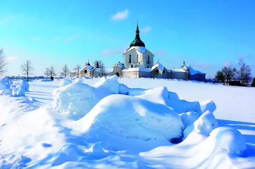 Hrady a zámky v zimě: Vydejte se za Santinim do Žďáru či navštivte renesanční skvost zapsaný v UNESCO