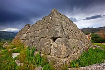 V Řecku leží záhadná pyramida, starší než stavby v Gíze. Její účel není znám