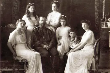 Poprava cara Mikuláše II. a jeho rodiny: bolševici se na nich zle vyřádili