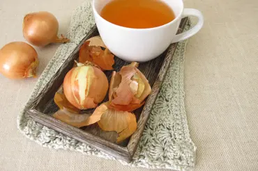 Cibulový čaj: Nejlepší babský lék proti vysokému cholesterolu a kašli