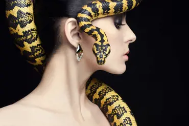 Pro krásu vše: Kleopatra drtila brouky, my teď kupujeme hadí jed nebo šnečí sliz