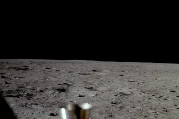 Kámen dovezený misí Apollo z Měsíce šokoval vědce. Analýza odhalila, že pochází ze Země