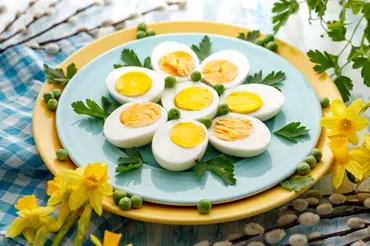 Jak dlouho vařit vajíčka natvrdo? Je to úplně jinak, než si většina lidí myslí!