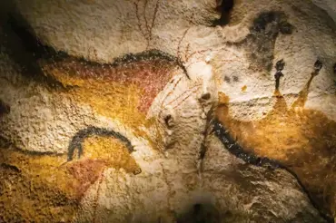 Vědci našli 40 000 let staré jeskyní malby a zůstali v šoku. Pravěcí lidé byli někým jiným, než mysleli