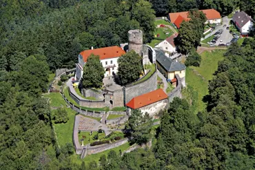 Záhada hradu Svojanov: Skutečně stařena na starém obraze otvírá a zavírá oči?