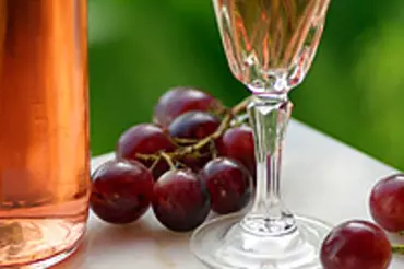 Chvála růžového vína: Jak vzniká pikantní a svěží rosé z Moravy?