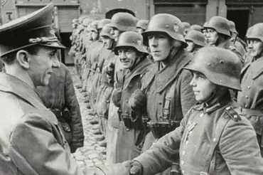 Jak dopadl šestnáctiletý Willi z Hitlerjugend ze slavné válečné fotografie?