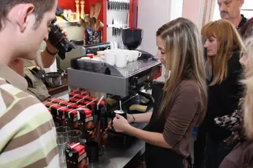 Na vlastní kůži: Výroba pralinek a café art v Chefparade (plus VIDEO)
