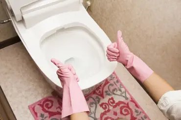 Už nikdy nebudete muset mýt toaletu příliš zblízka: Vyrobte si doma účinné čisticí bombičky