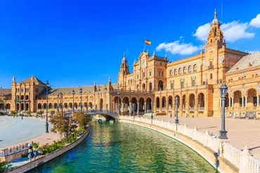 Nádherné místo pro vaši dovolenou: Pohádková Sevilla si vás podmaní exotickým palácem i obřím slunečníkem