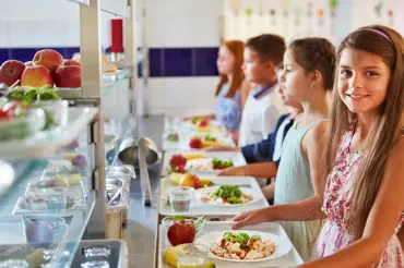 Co přinese reforma školního stravování? Do jídelny se mají děti těšit, říká koordinátorka projektu