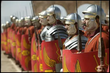 Co přesně byla a jak probíhala decimace, nejkrutější hromadný trest římských vojáků za zradu?