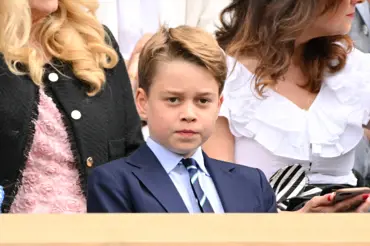 Princ George slaví 10. narozeniny! Podívejte se na jeho novou fotografii, roste jako z vody