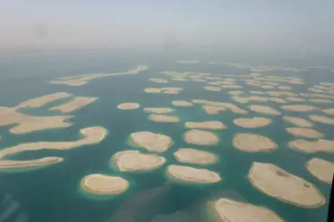 Prohlédněte si šílené ostrovy duchů v Dubaji. Vláda do nich investovala 7200 miliard a nikdo je nechce