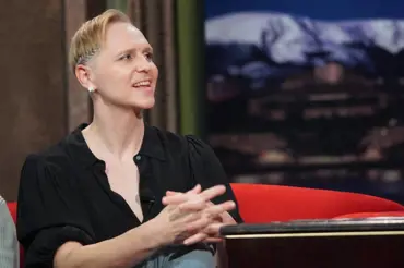 Transgender režisérka Daniela Špinar má své vytoužené tělo, ukazuje ho na sítích