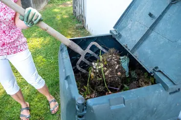 Domácí urychlovače kompostu denně vyhazujete. Pomůže i levná tabletka z lékárny