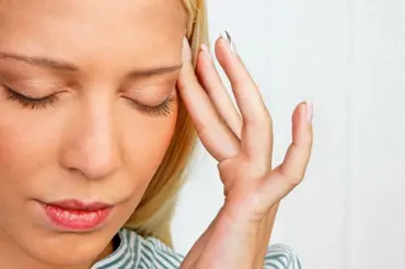 Trápí vás bolest hlavy? Jak poznat, jestli jde o migrénu či příznaky koronaviru