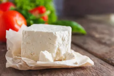 Běžný slovenský sýr je pro ženy nad 50 zdravotní zázrak. Měly by ho jíst denně