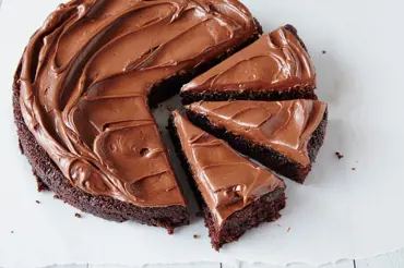 Desetiminutový čokoládový dort z pánvičky je hitem internetu. Chutná famózně