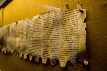 Vědci nalezli tajemné svitky u Mrtvého moře: Je v nich něco, o čem Bible mlčí