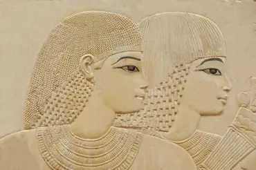Proč si Egypťané malovali černé oční linky? Nebyl to jen make-up, v poušti to bylo životně důležité