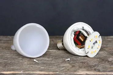 Jak opravit vypálenou LED žárovku? Jde to! V mnoha případech to zvládnete sami