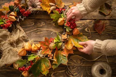 Inspirace pro nejkrásnější dekorace z listí, které zadarmo oživí váš byt
