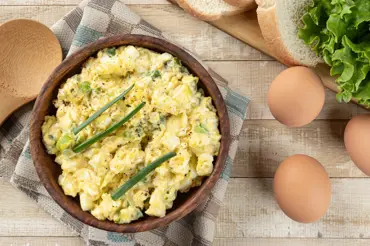 Vajíčková pomazánka jinak: Místo majonézy použijte tavený sýr a neprohloupíte